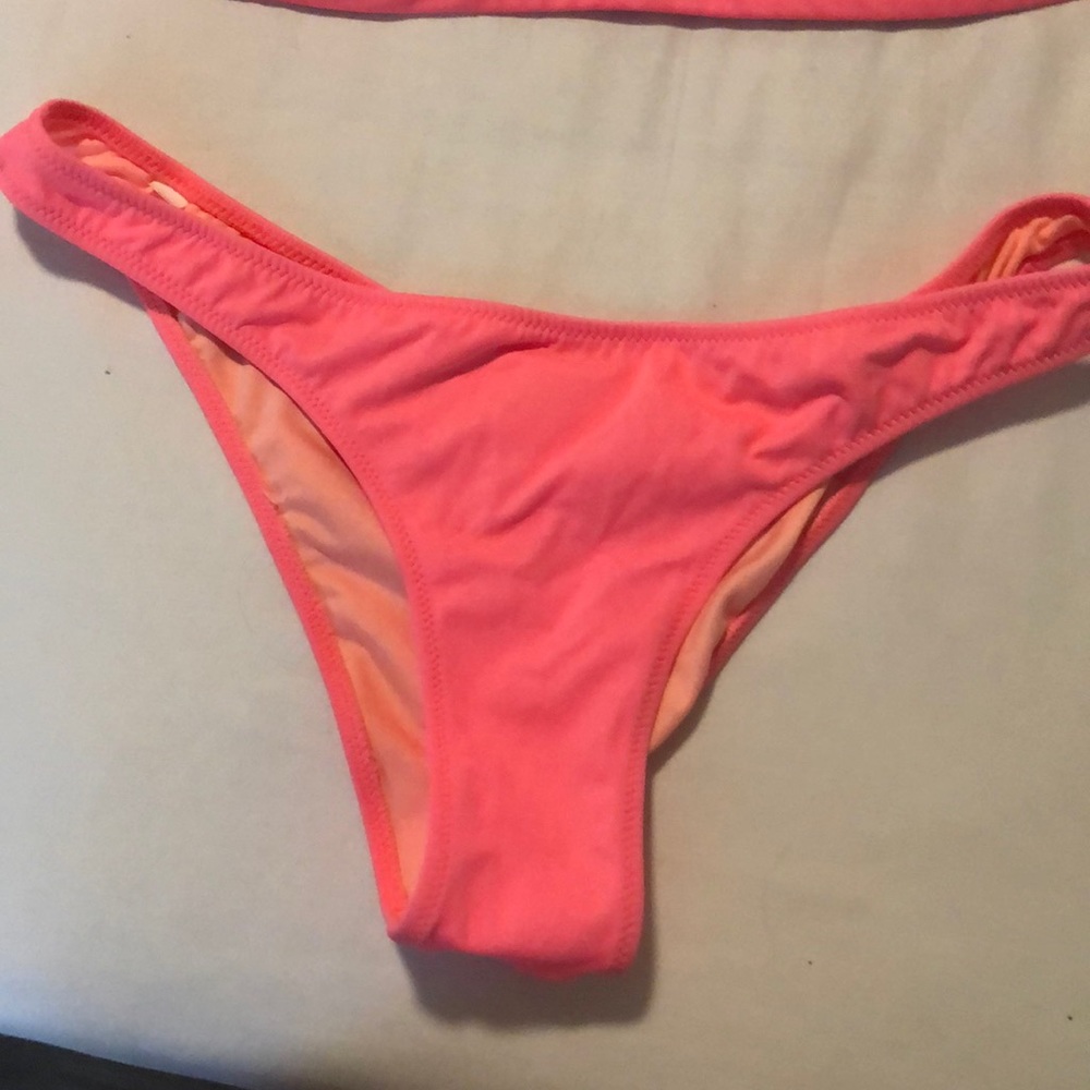 Victoria Secret bikini - Picture 2 of 7